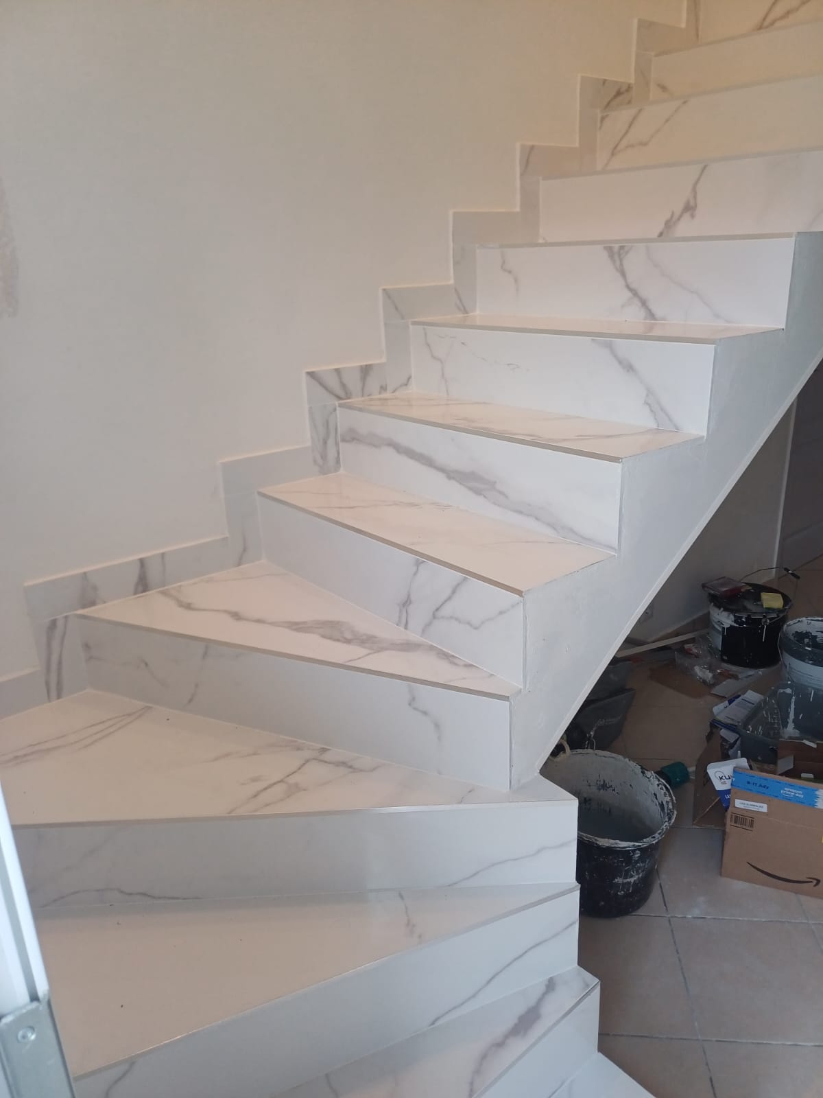Travaux maçonnerie Nancy — escalier carrelé marbre